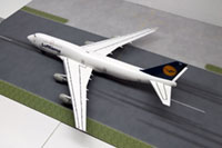 DS144-004 Ground Foil (1/144) Airport Runway Set
[Hakoniwagiken 1/144 Aviation Series] Layout Sample Image -hakoniwagiken.com-